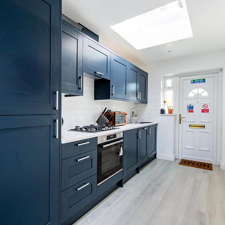 Cosy 1 Bed Apartment With Free Parking Close To Underground Station Zone 2 For Quick Access To Central London Up To 5 Guests Eksteriør billede