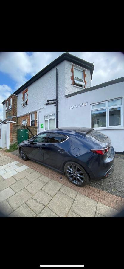 Cosy 1 Bed Apartment With Free Parking Close To Underground Station Zone 2 For Quick Access To Central London Up To 5 Guests Eksteriør billede