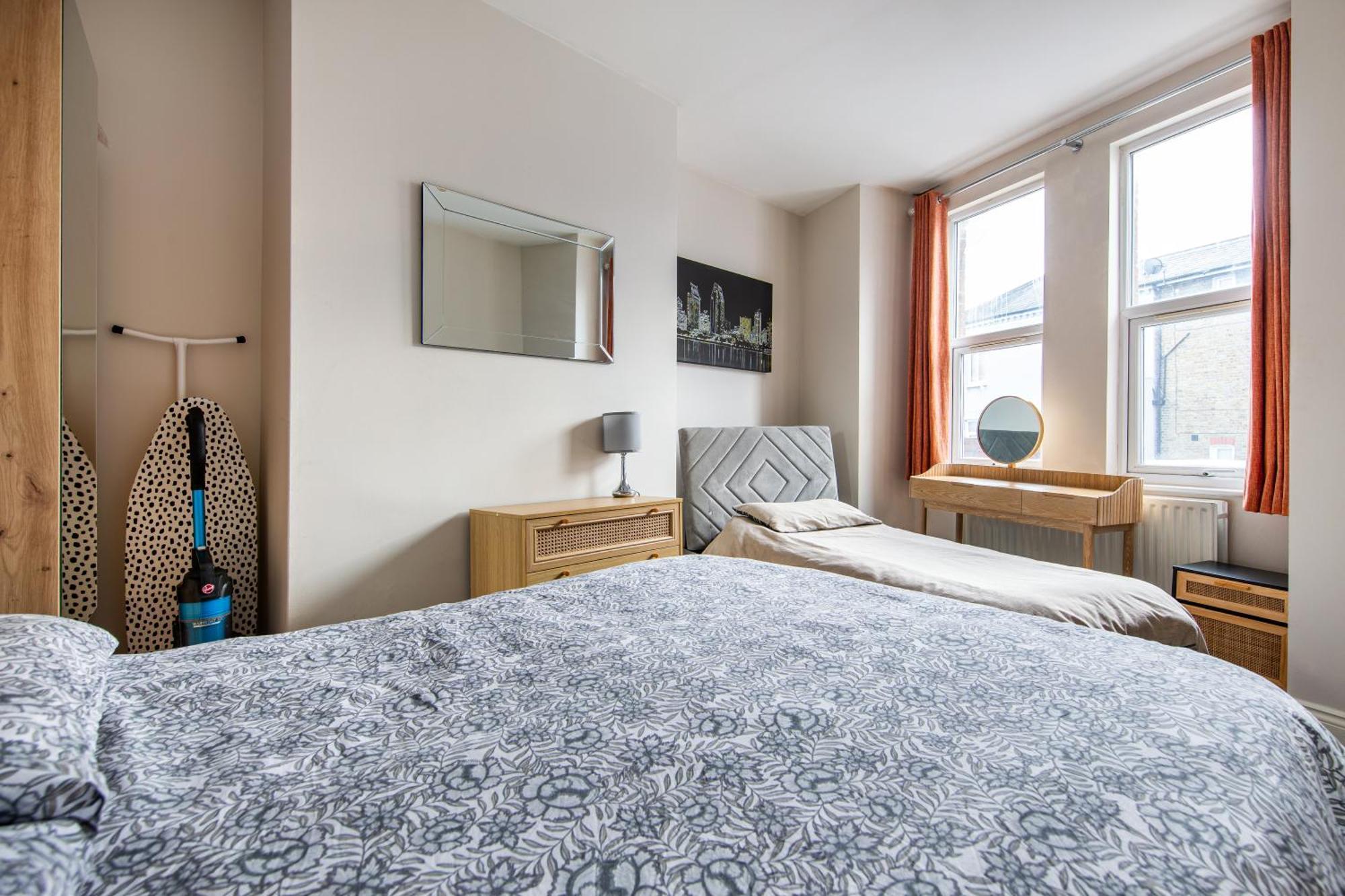 Cosy 1 Bed Apartment With Free Parking Close To Underground Station Zone 2 For Quick Access To Central London Up To 5 Guests Eksteriør billede